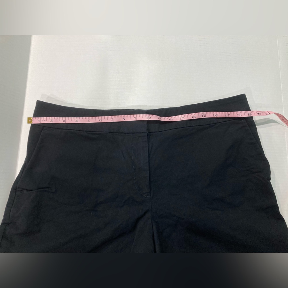 Loft Black Shorts
Size 12
Scalloped bottom - Picture 4 of 9
